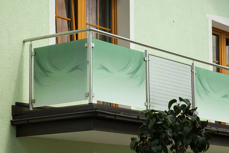025-Edelstahl Geländer aus Glas